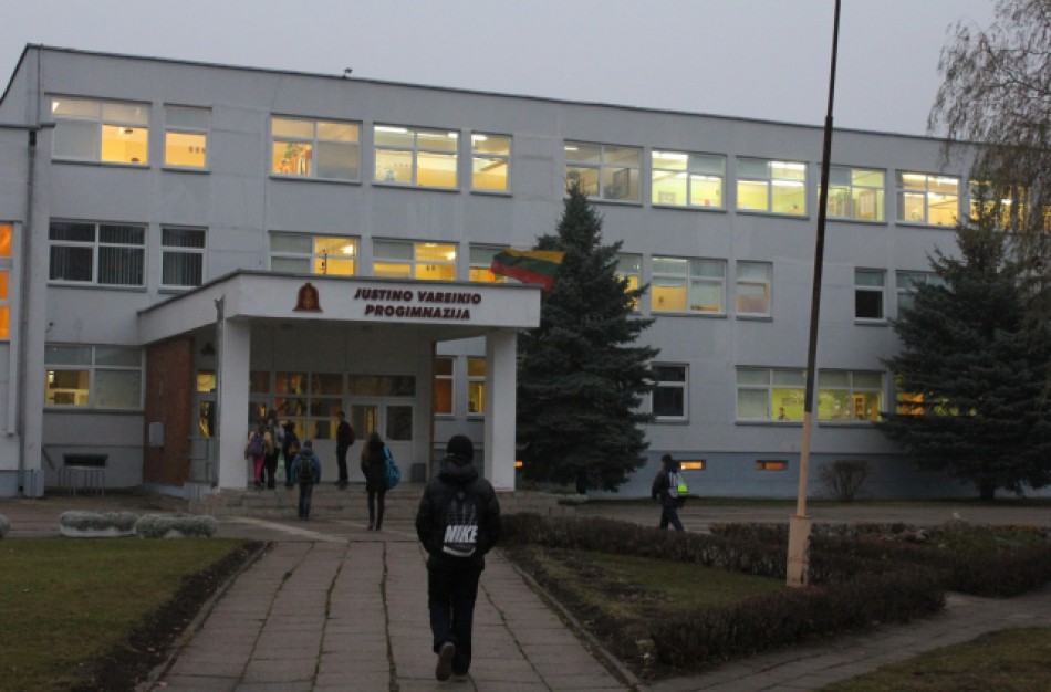 Priimami prašymai dėl nemokamo mokinių maitinimo ir paramos mokinio reikmenims įsigyti