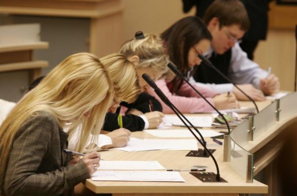 Antradienį visa Lietuva laikys dešimtąjį Konstitucijos egzaminą