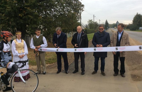 Užusalių seniūnijoje baigti pėsčiųjų-dviračio tako įrengimo darbai