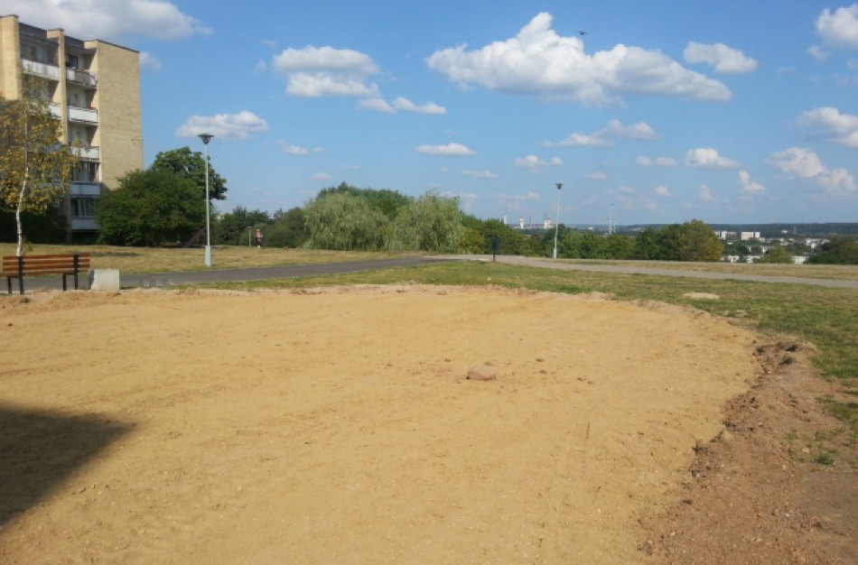 Mokslo metų pradžios proga – naujoji vaikų žaidimų aikštelė