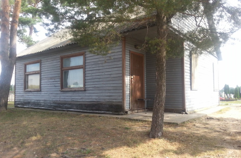 Iki Vėlinių nugriaus apšiurusį namą prie kapinių