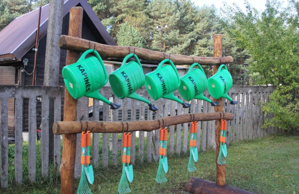 Kapinėse – įrankiai kapų priežiūrai