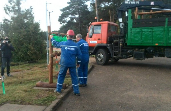 Kapinėse – įrankiai kapų priežiūrai