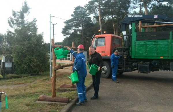 Kapinėse – įrankiai kapų priežiūrai