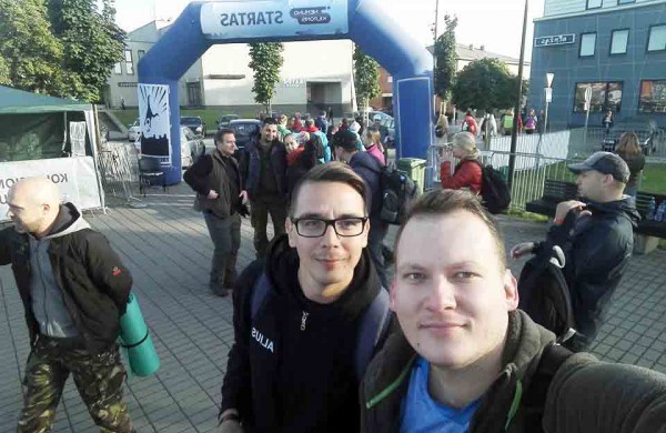 Pėsčiųjų žygyje - dvigubas rekordas: kilometrai atbulomis ir nuospaudų skaičius