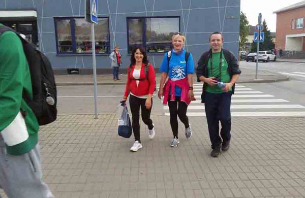 Pėsčiųjų žygyje - dvigubas rekordas: kilometrai atbulomis ir nuospaudų skaičius