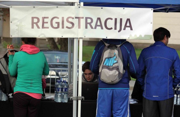 Pėsčiųjų žygyje - dvigubas rekordas: kilometrai atbulomis ir nuospaudų skaičius