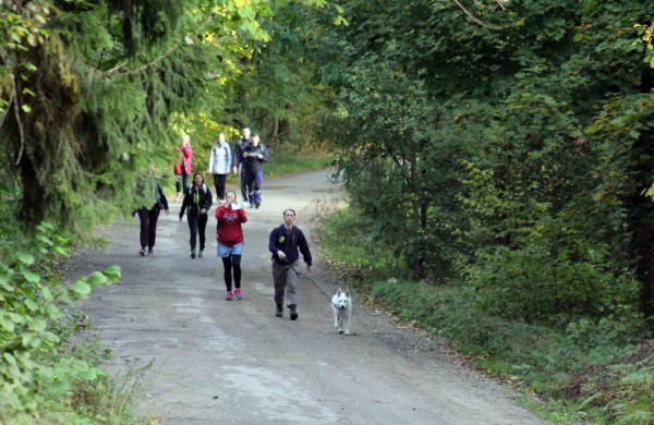 Pėsčiųjų žygyje - dvigubas rekordas: kilometrai atbulomis ir nuospaudų skaičius