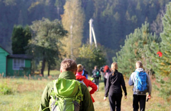 Pėsčiųjų žygyje - dvigubas rekordas: kilometrai atbulomis ir nuospaudų skaičius