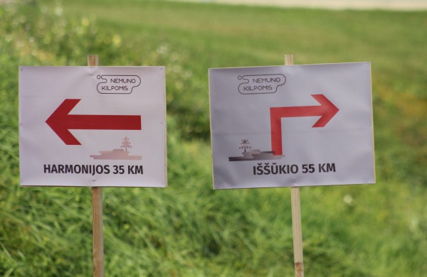 Pėsčiųjų žygyje - dvigubas rekordas: kilometrai atbulomis ir nuospaudų skaičius