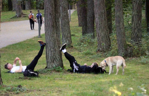 Pėsčiųjų žygyje - dvigubas rekordas: kilometrai atbulomis ir nuospaudų skaičius