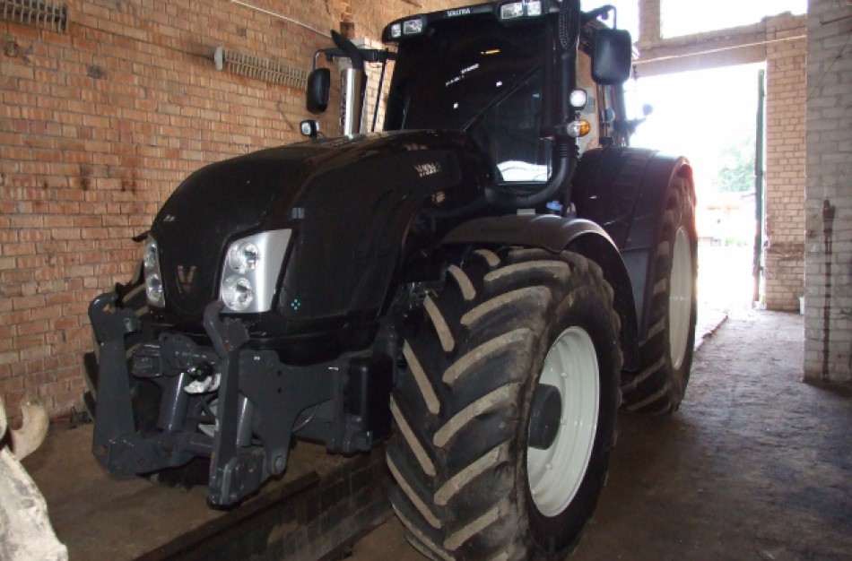 Jonavos kriminalistų radinys – du, įtariama, vogti traktoriai