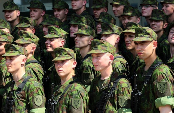 Didžiojo Lietuvos etmono Jonušo Radvilos mokomajam pulkui – 18 metų