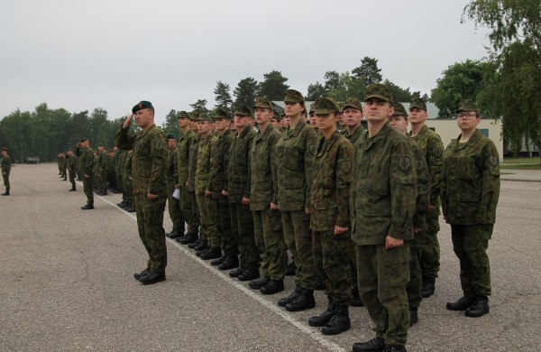 Didžiojo Lietuvos etmono Jonušo Radvilos mokomajam pulkui – 18 metų