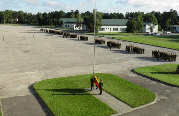 Didžiojo Lietuvos etmono Jonušo Radvilos mokomajam pulkui – 18 metų