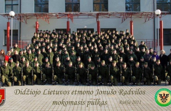 Didžiojo Lietuvos etmono Jonušo Radvilos mokomajam pulkui – 18 metų