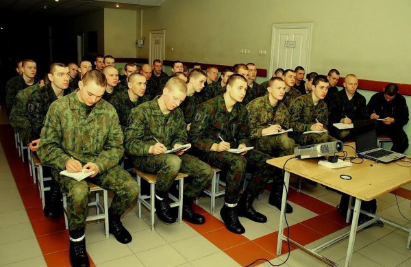 Didžiojo Lietuvos etmono Jonušo Radvilos mokomajam pulkui – 18 metų