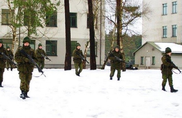 Didžiojo Lietuvos etmono Jonušo Radvilos mokomajam pulkui – 18 metų