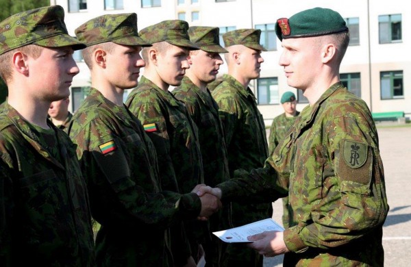 Didžiojo Lietuvos etmono Jonušo Radvilos mokomajam pulkui – 18 metų