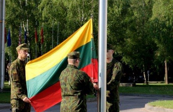 Didžiojo Lietuvos etmono Jonušo Radvilos mokomajam pulkui – 18 metų