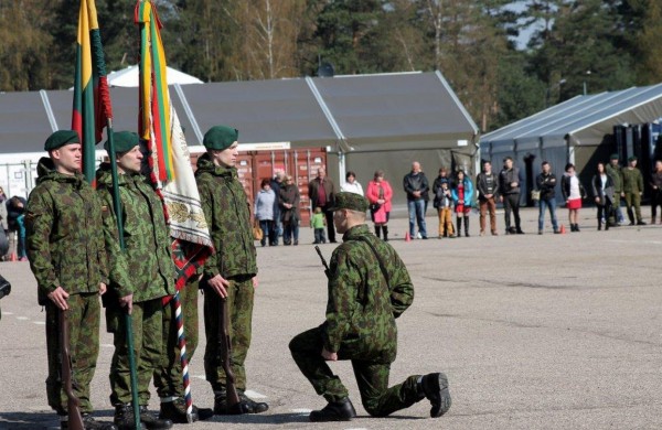Didžiojo Lietuvos etmono Jonušo Radvilos mokomajam pulkui – 18 metų