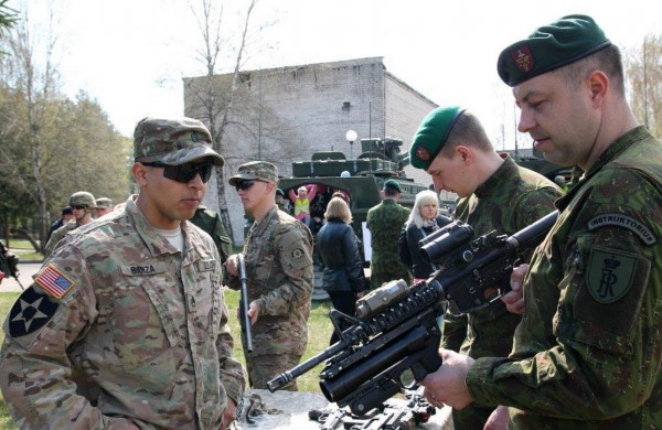 Didžiojo Lietuvos etmono Jonušo Radvilos mokomajam pulkui – 18 metų