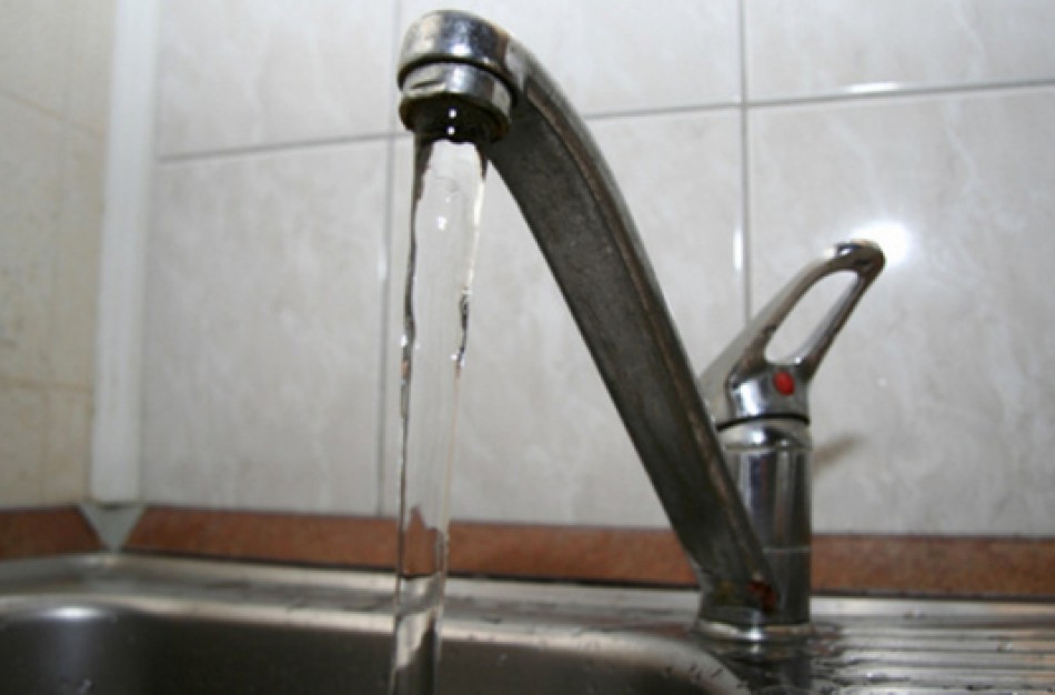 Bus nutrauktas karšto vandens tiekimas