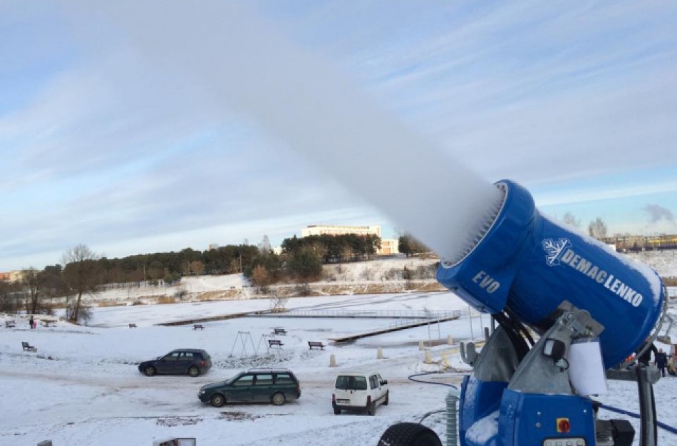 Pasiruošimas žiemai: pirks dvi sniego patrankas, vaikai bus mokomi slidinėti