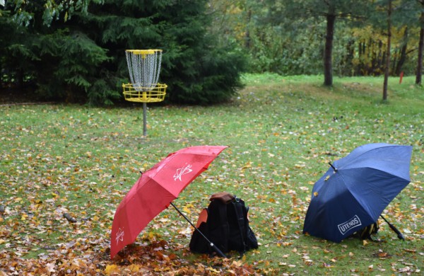 Rudeninė diskgolfininkų sueiga Survilų sodyboje