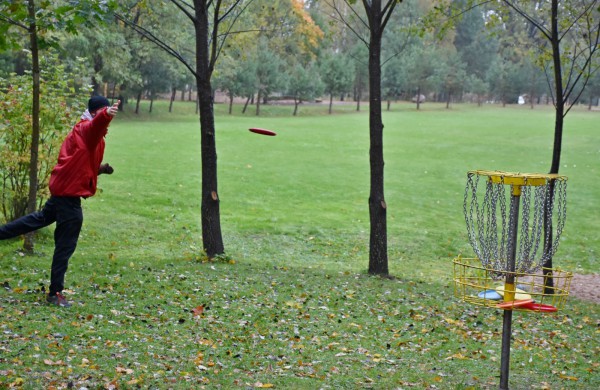 Rudeninė diskgolfininkų sueiga Survilų sodyboje