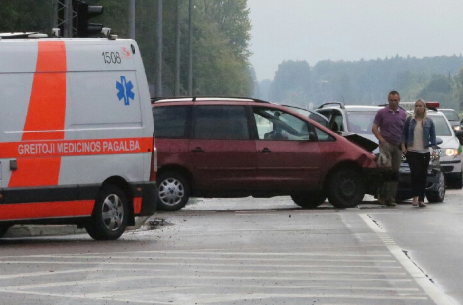 Kelyje Kaunas-Jonava - eismo įvykis, vienas žmogus sužeistas