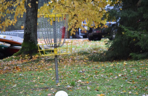 Rudeninė diskgolfininkų sueiga Survilų sodyboje