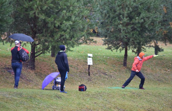 Rudeninė diskgolfininkų sueiga Survilų sodyboje