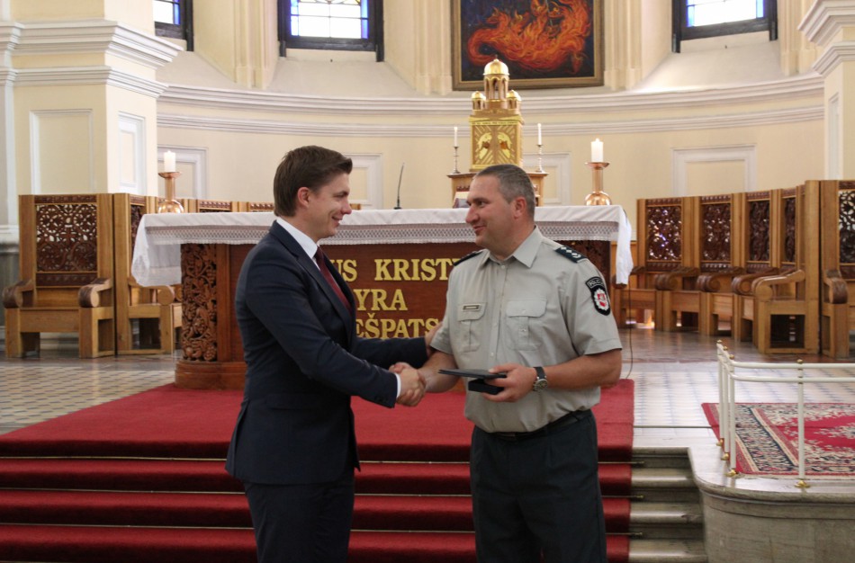 Jonavos merui ir policijos pareigūnei – padėkos ir apdovanojimai