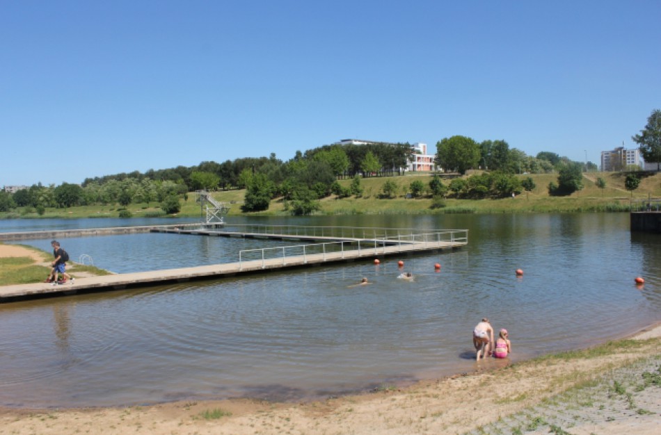 Varnutės tvenkinyje - vandens batutai, prie Joninių slėnio veiks riedučių ir paspirtukų nuoma