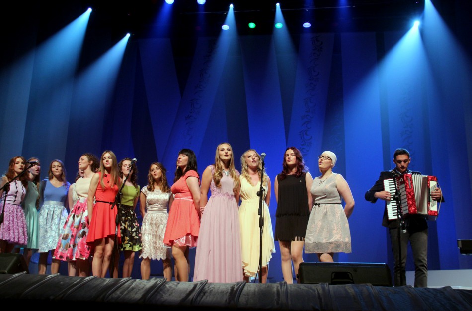 Senamiesčio gimnazijos abiturientams įteikti brandos atestatai