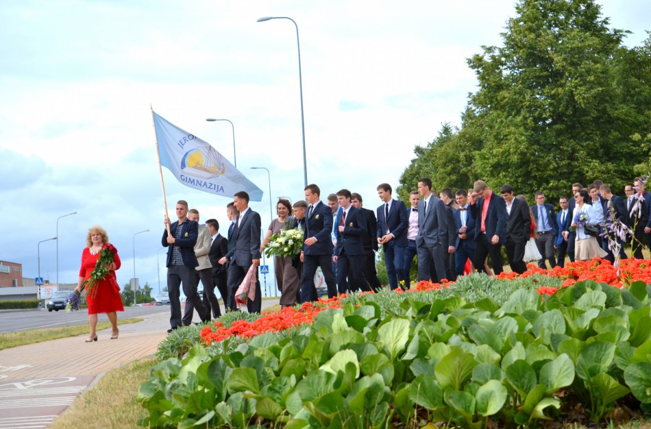 J.Ralio gimnazijos abiturientai dėkojo mokytojams, tėvams, „Google“ ir „Vikipedijai“