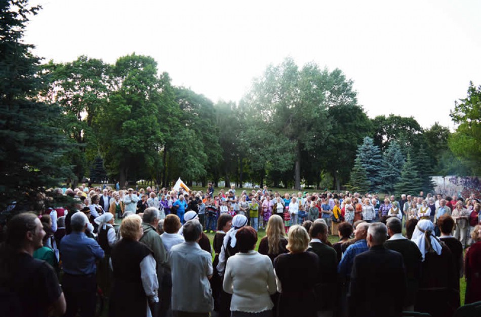 Lietuvos himnas nuskambėjo Ramybės skvere