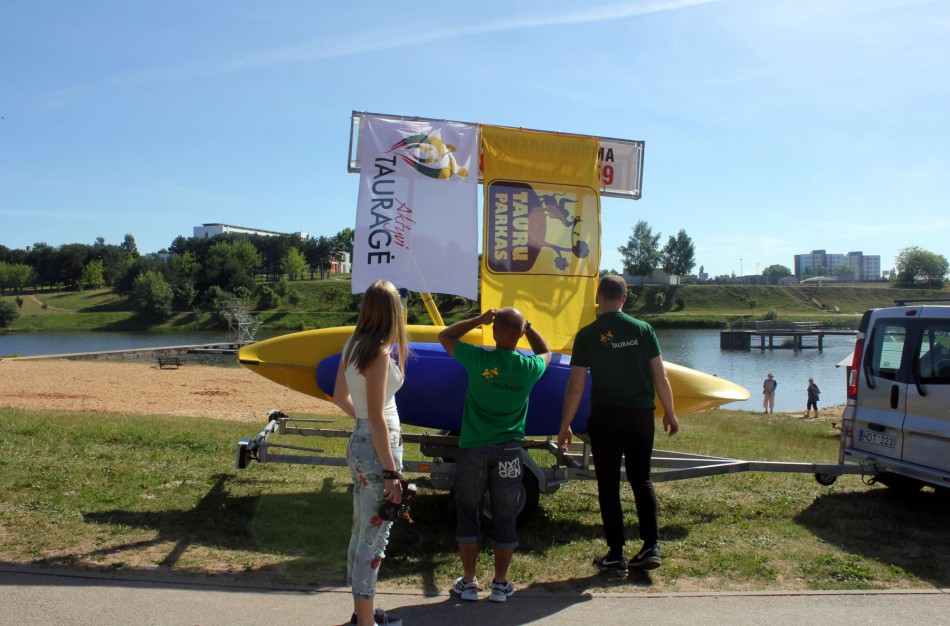 Jonavos neįgalieji sėdo į baidares: „Mes įgalūs irkluoti“