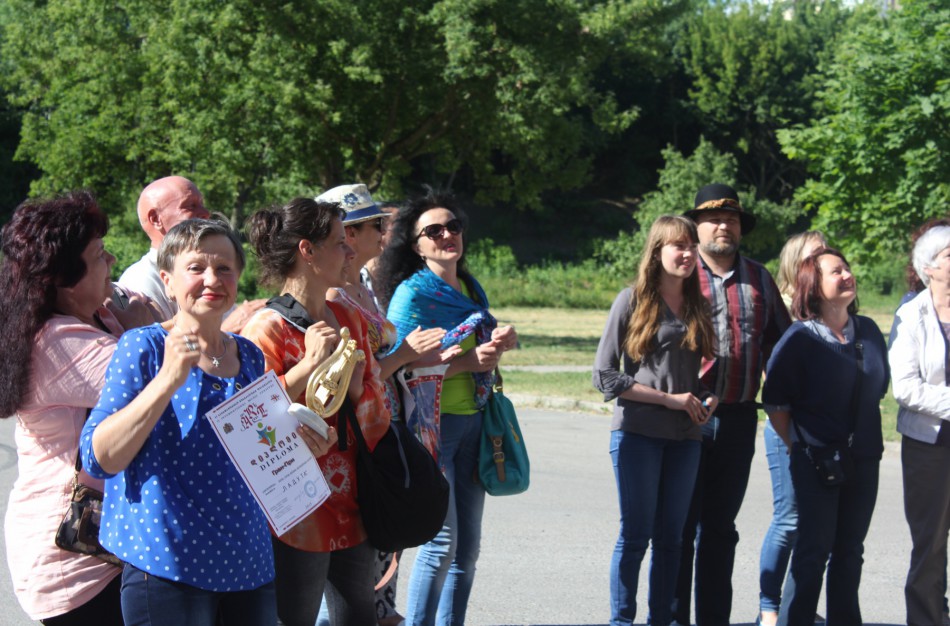 Jonavoje iškilmingai ir garsiai sutikta tarptautinio festivalio nugalėtoja „Laduta“