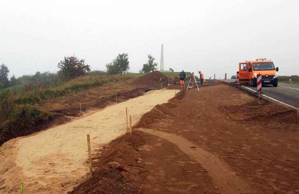 Prie obelisko A.Kulviečiui – stovėjimo aikštelė automobiliams