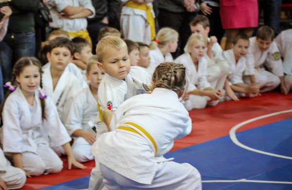 Vaikai varžėsi karate turnyre