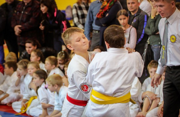 Vaikai varžėsi karate turnyre