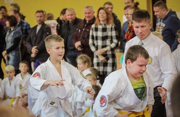 Vaikai varžėsi karate turnyre