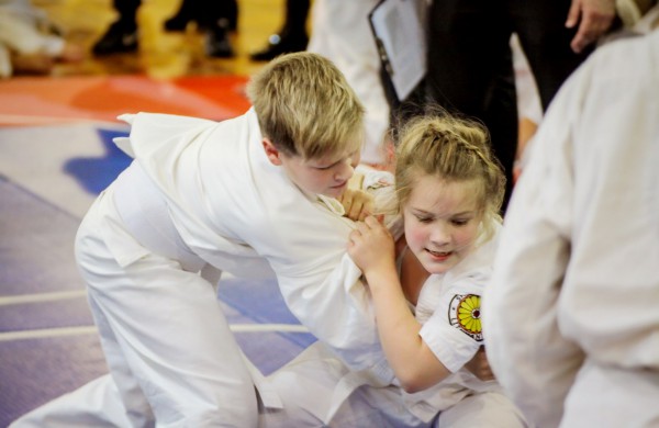 Vaikai varžėsi karate turnyre
