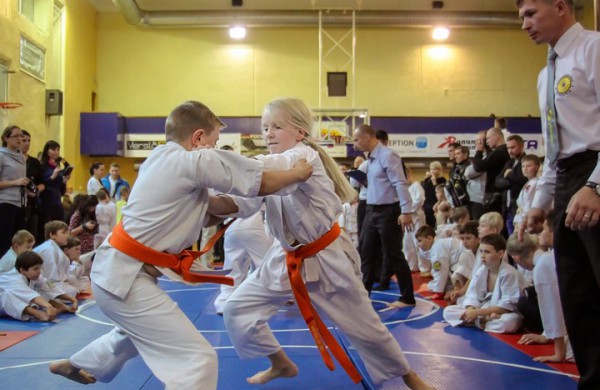 Vaikai varžėsi karate turnyre