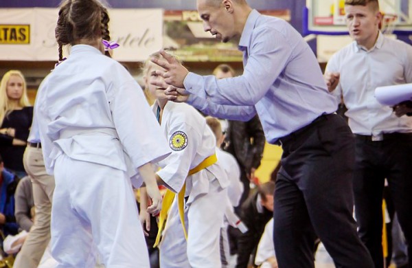 Vaikai varžėsi karate turnyre