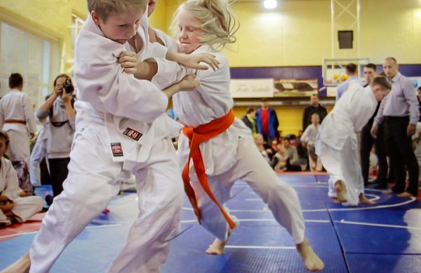 Vaikai varžėsi karate turnyre
