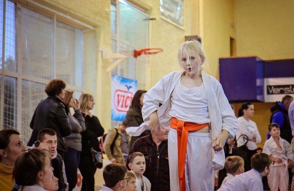 Vaikai varžėsi karate turnyre
