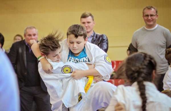 Vaikai varžėsi karate turnyre